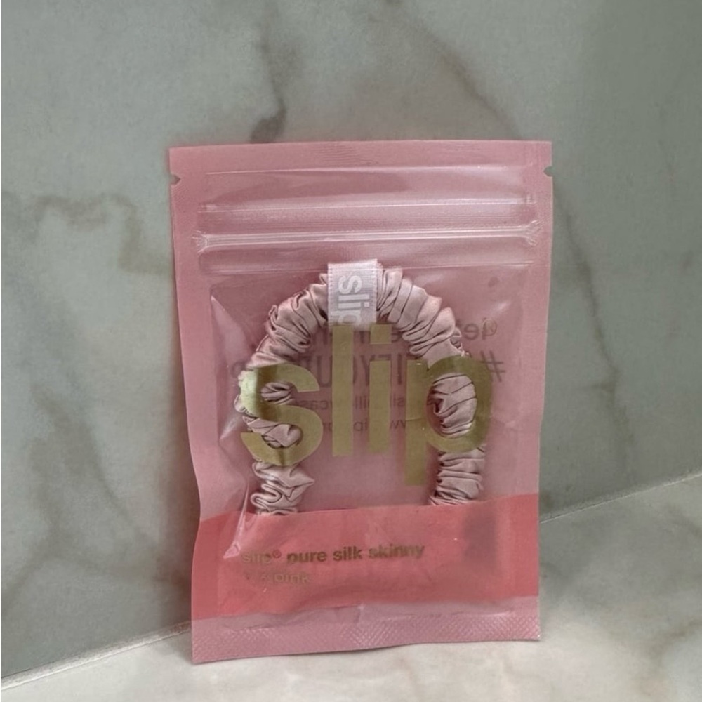 NWT. Slip skinny hair tie. Pink.